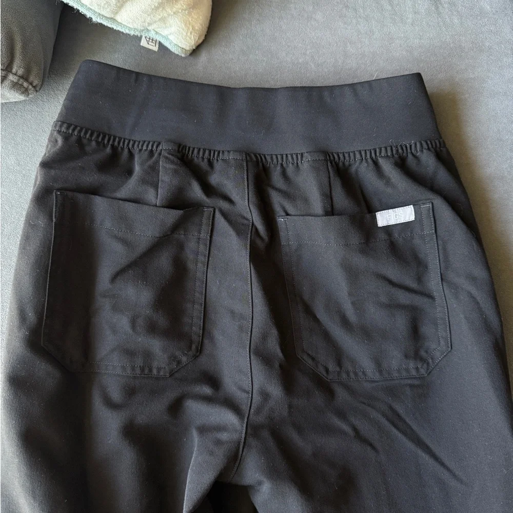 Figs High-Waisted Livingston Basic Scrub Pants - Picture 2 of 4